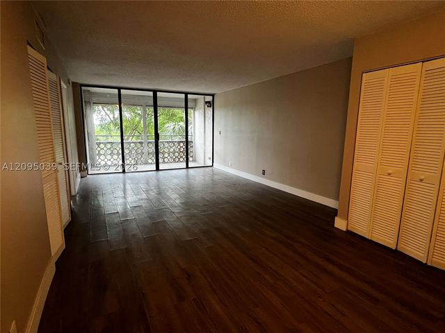 4222 Inverrary Blvd 4305, Lauderhill, FL 33319