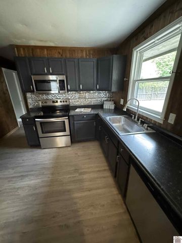 1500 Clayshire, Murray, KY 42071