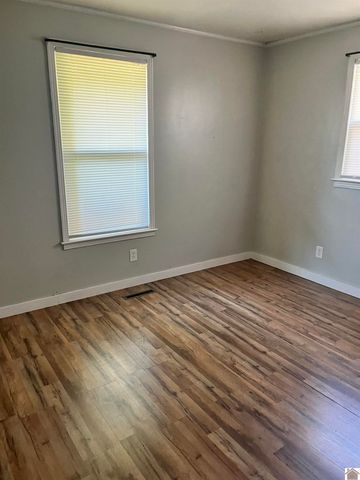 1500 Clayshire, Murray, KY 42071