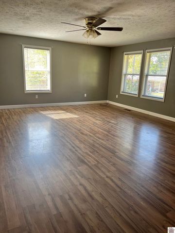 1500 Clayshire, Murray, KY 42071