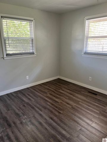 1500 Clayshire, Murray, KY 42071