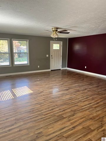 1500 Clayshire, Murray, KY 42071