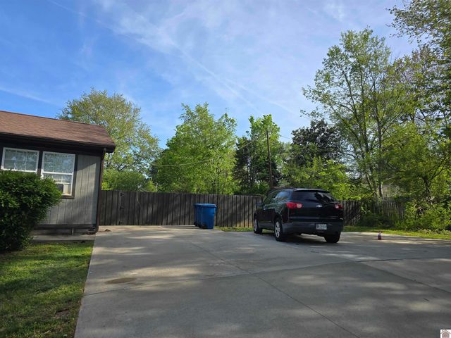 1500 Clayshire, Murray, KY 42071