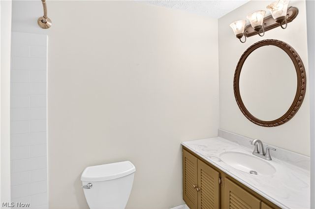 960 Red Oak Circle, Medina, OH 44256