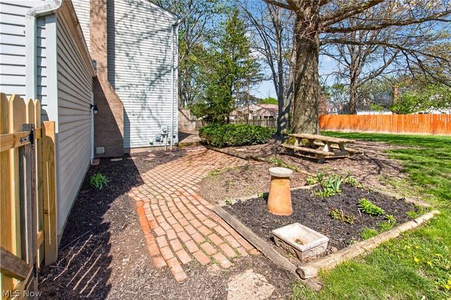 960 Red Oak Circle, Medina, OH 44256