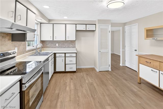 960 Red Oak Circle, Medina, OH 44256