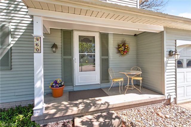 960 Red Oak Circle, Medina, OH 44256