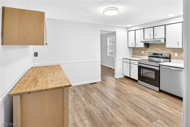 960 Red Oak Circle, Medina, OH 44256