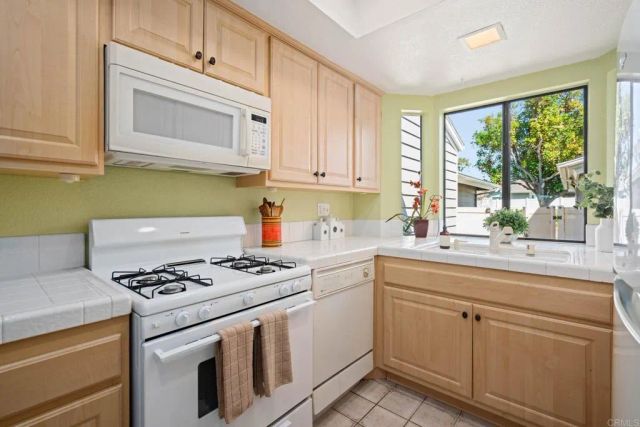 1015 Gleneagles Place, Vista, CA 92081