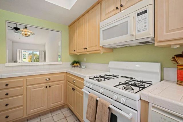 1015 Gleneagles Place, Vista, CA 92081