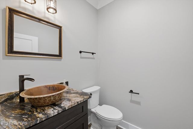 758 Lakeside Rd, Madisonville, TN 37354