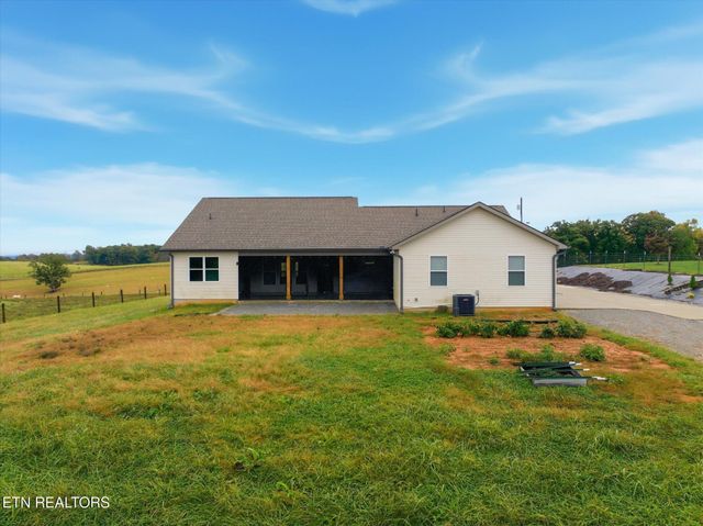 758 Lakeside Rd, Madisonville, TN 37354