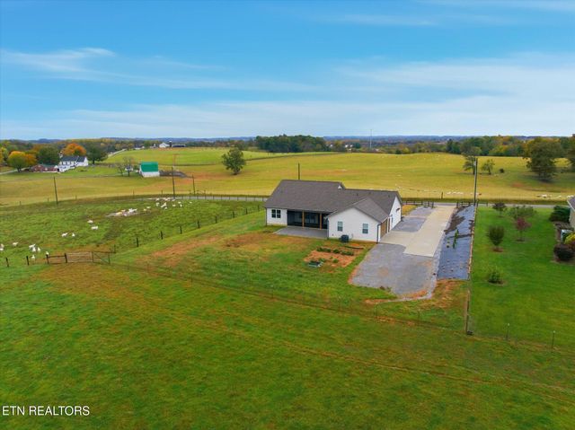 758 Lakeside Rd, Madisonville, TN 37354