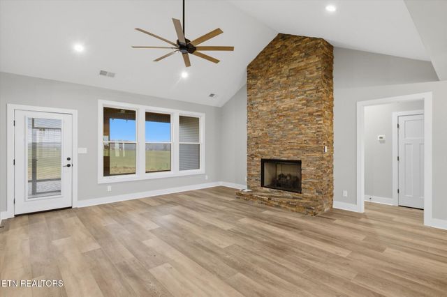 758 Lakeside Rd, Madisonville, TN 37354