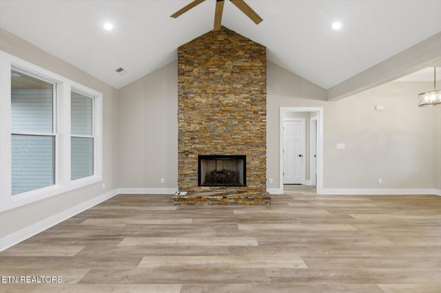 758 Lakeside Rd, Madisonville, TN 37354