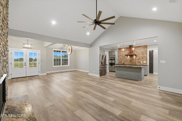 758 Lakeside Rd, Madisonville, TN 37354