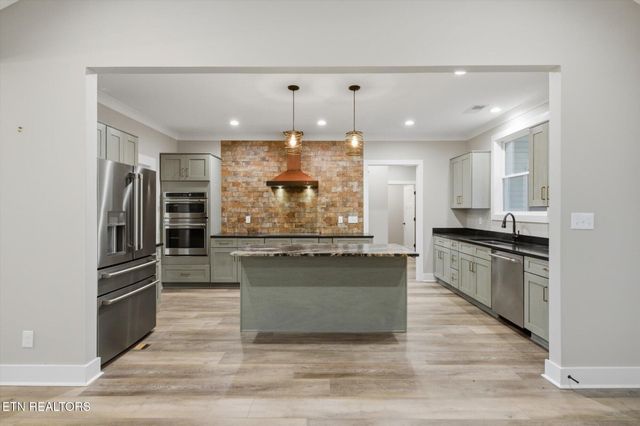 758 Lakeside Rd, Madisonville, TN 37354
