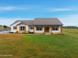 758 Lakeside Rd, Madisonville, TN 37354
