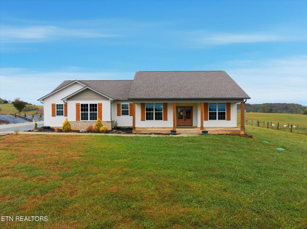 758 Lakeside Rd, Madisonville, TN 37354
