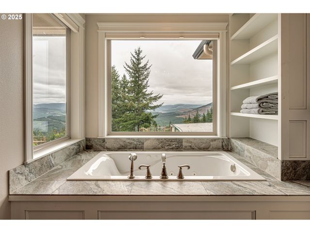 421 WOODLAND HEIGHTS Rd, Woodland, WA 98674