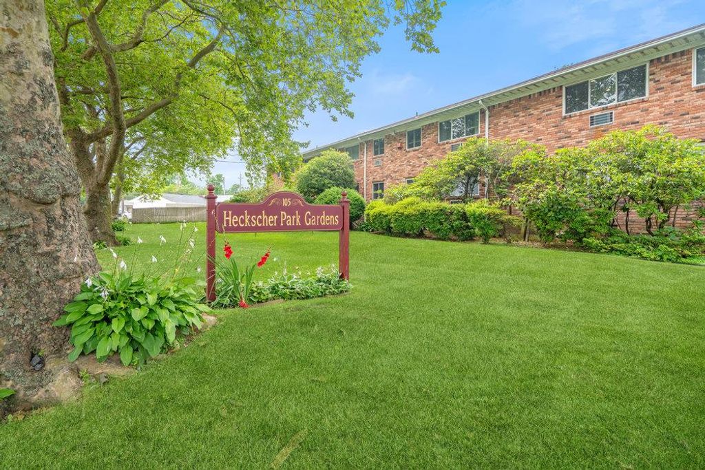 105 Prime Avenue B7, Huntington, NY 11743