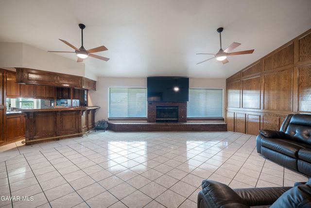 40656 W 30th Street, Palmdale, CA 93551