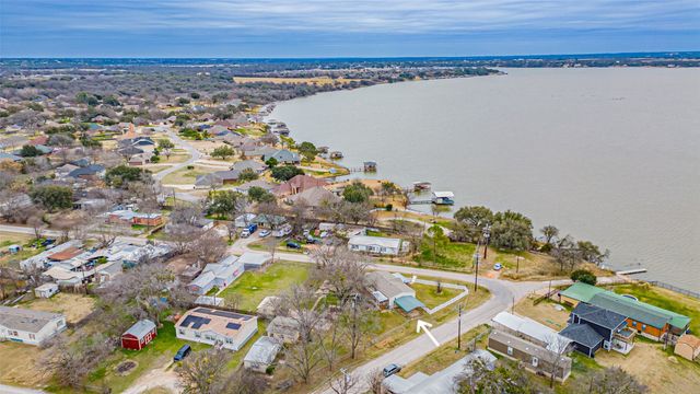 1016 Whippoorwill Drive, Granbury, TX 76049