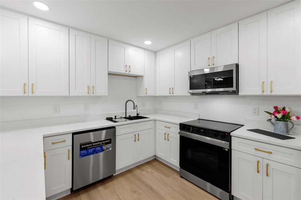 Image 12 of property listing at 11722 N EDISON AVENUE, Tampa, FL 33612