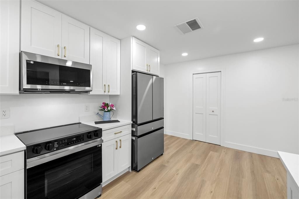 Image 14 of property listing at 11722 N EDISON AVENUE, Tampa, FL 33612