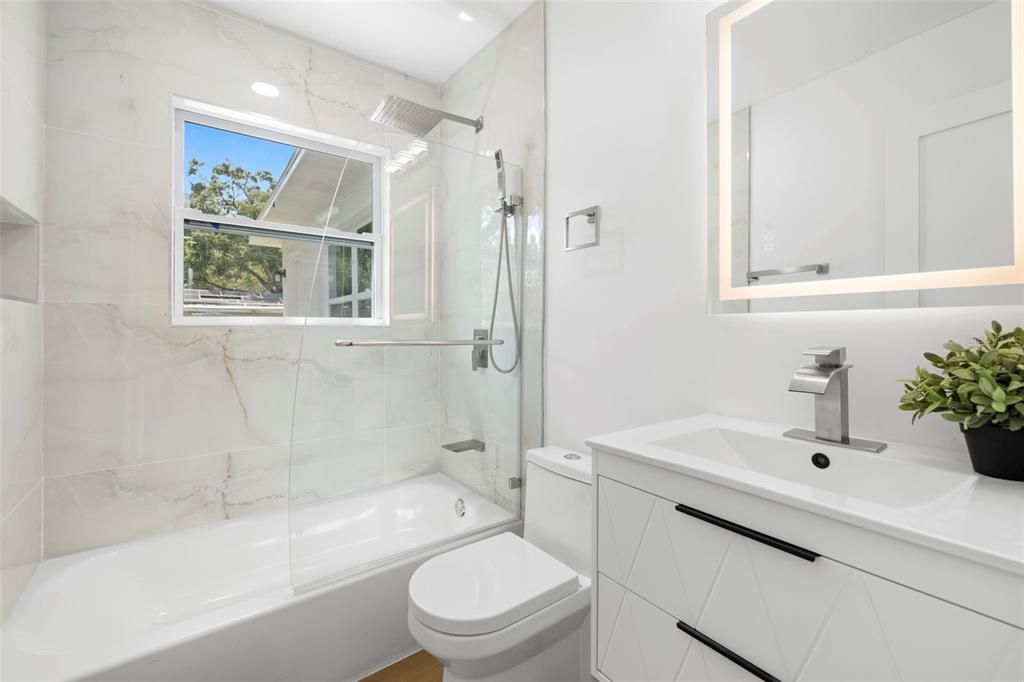 Image 30 of property listing at 11722 N EDISON AVENUE, Tampa, FL 33612