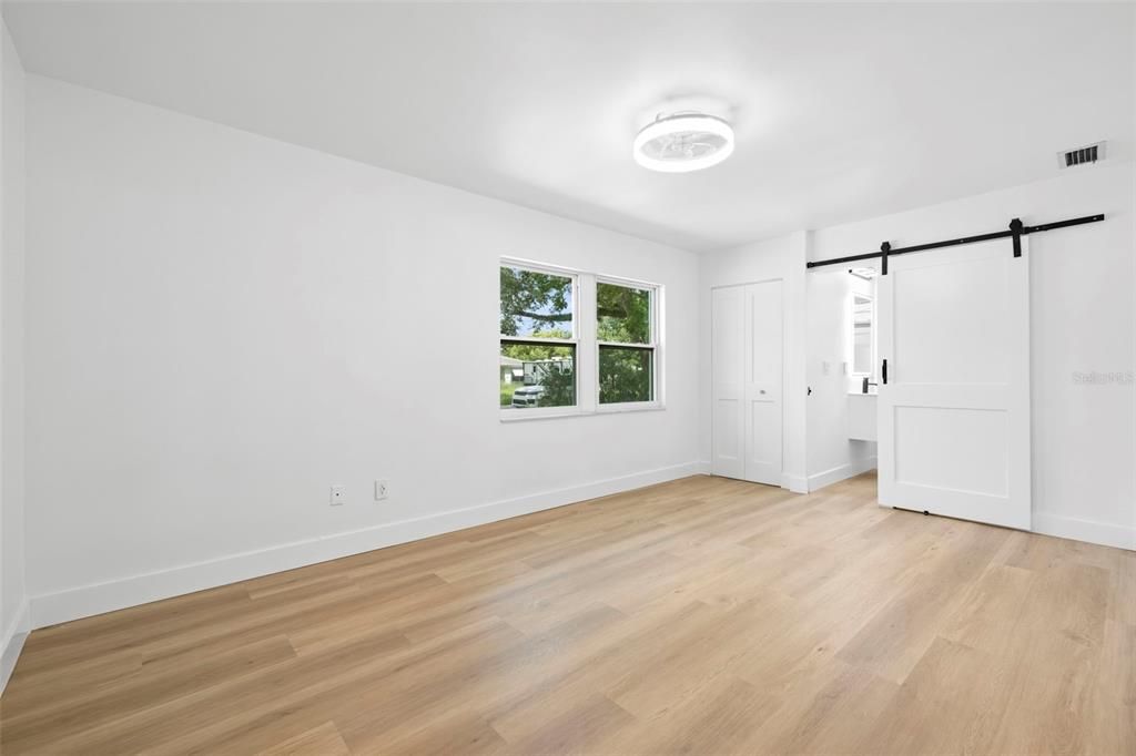 Image 31 of property listing at 11722 N EDISON AVENUE, Tampa, FL 33612