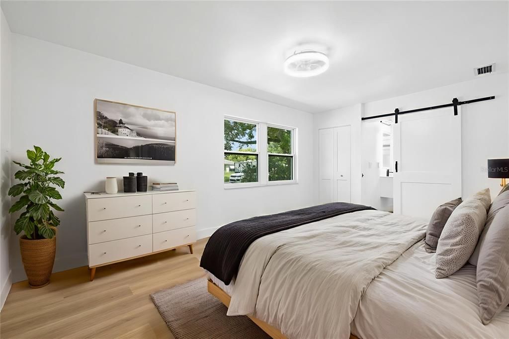 Image 32 of property listing at 11722 N EDISON AVENUE, Tampa, FL 33612