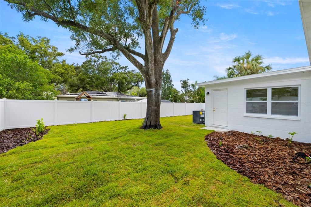 Image 38 of property listing at 11722 N EDISON AVENUE, Tampa, FL 33612