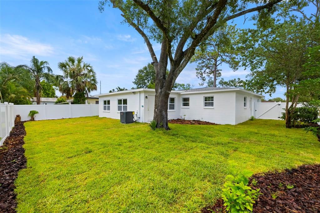 Image 39 of property listing at 11722 N EDISON AVENUE, Tampa, FL 33612