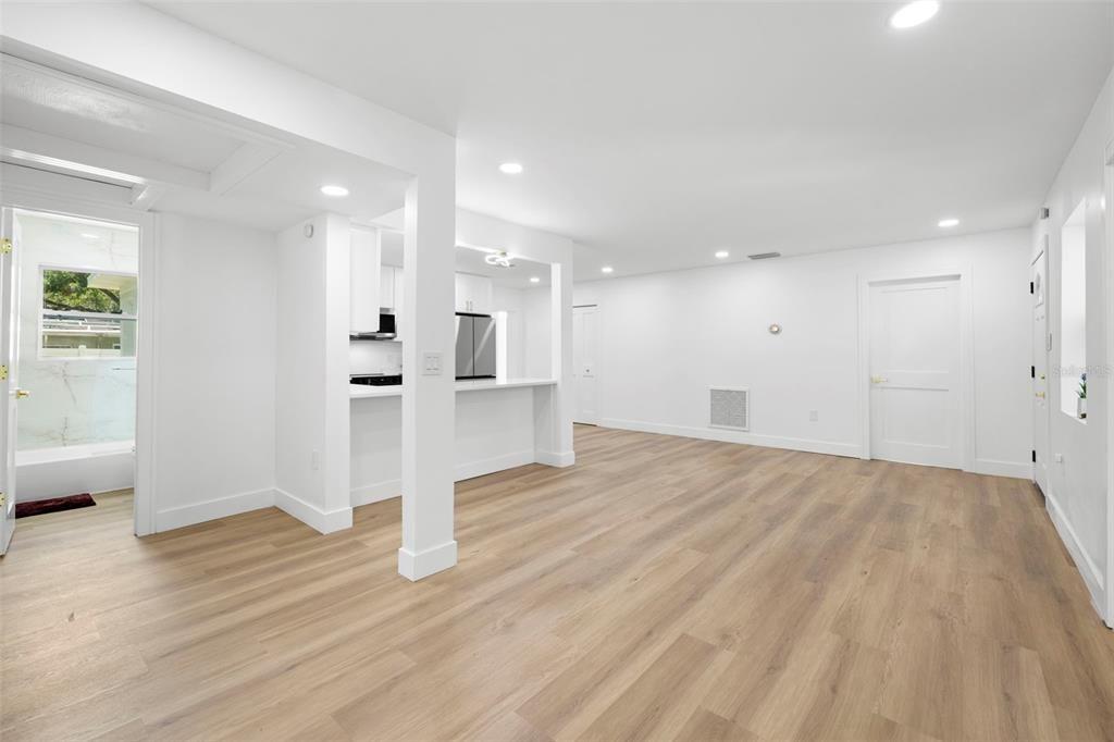 Image 9 of property listing at 11722 N EDISON AVENUE, Tampa, FL 33612