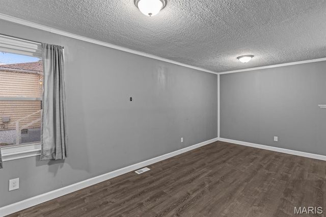 10432 Driver Avenue, Overland, MO 63114