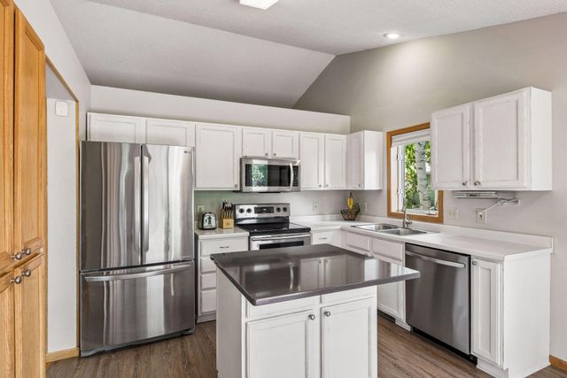 628 Eagle Ridge Road, Woodbury, MN 55125