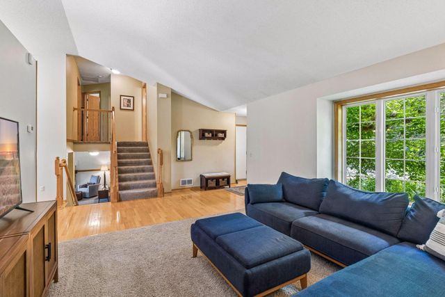 628 Eagle Ridge Road, Woodbury, MN 55125