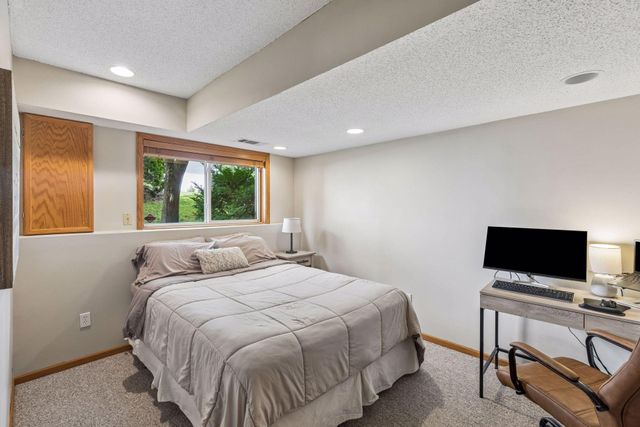 628 Eagle Ridge Road, Woodbury, MN 55125