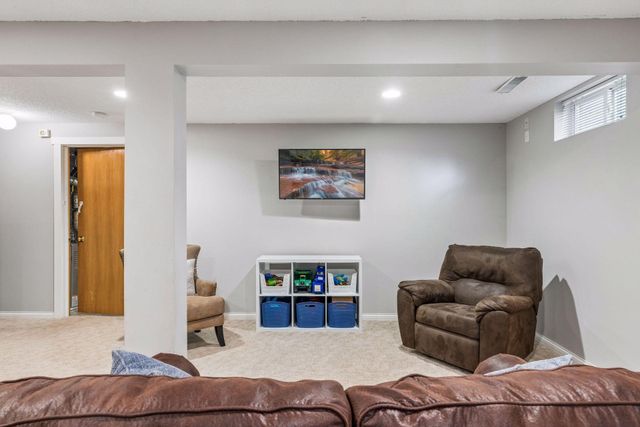 628 Eagle Ridge Road, Woodbury, MN 55125