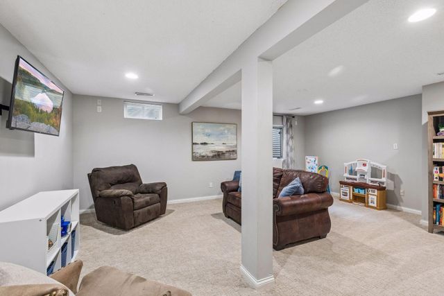 628 Eagle Ridge Road, Woodbury, MN 55125