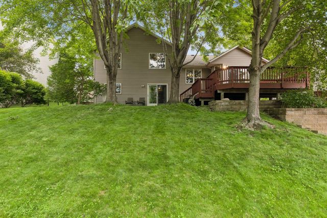 628 Eagle Ridge Road, Woodbury, MN 55125