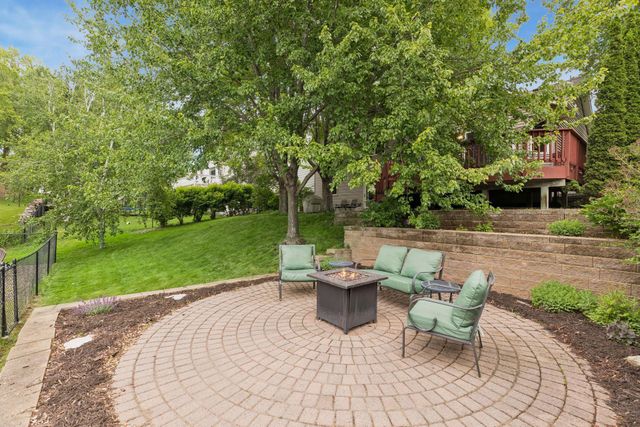 628 Eagle Ridge Road, Woodbury, MN 55125
