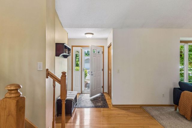 628 Eagle Ridge Road, Woodbury, MN 55125
