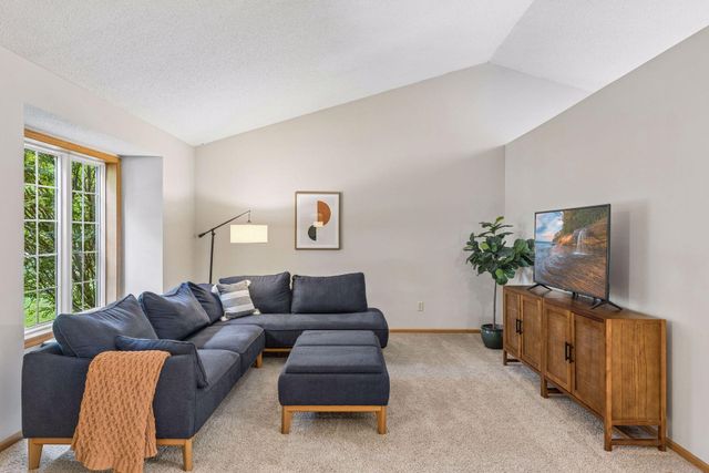 628 Eagle Ridge Road, Woodbury, MN 55125