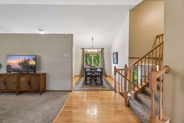 628 Eagle Ridge Road, Woodbury, MN 55125