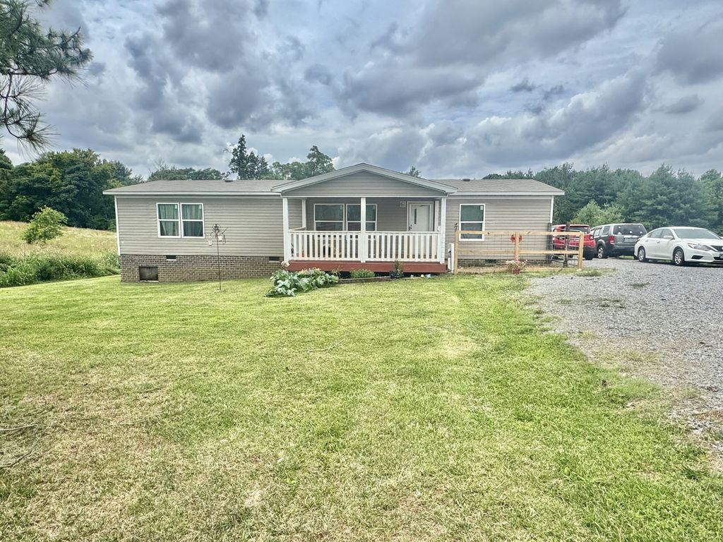 7509 Galen Rd, Lafayette, TN 37083