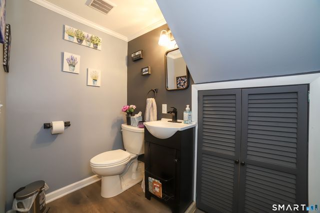 9 Hillside Court, Brookfield, CT 06804