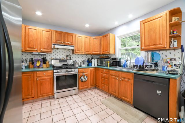 9 Hillside Court, Brookfield, CT 06804