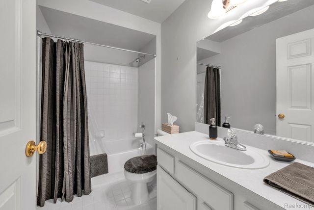 20654 DUNHAM Road, Clinton Charter Township, MI 48038